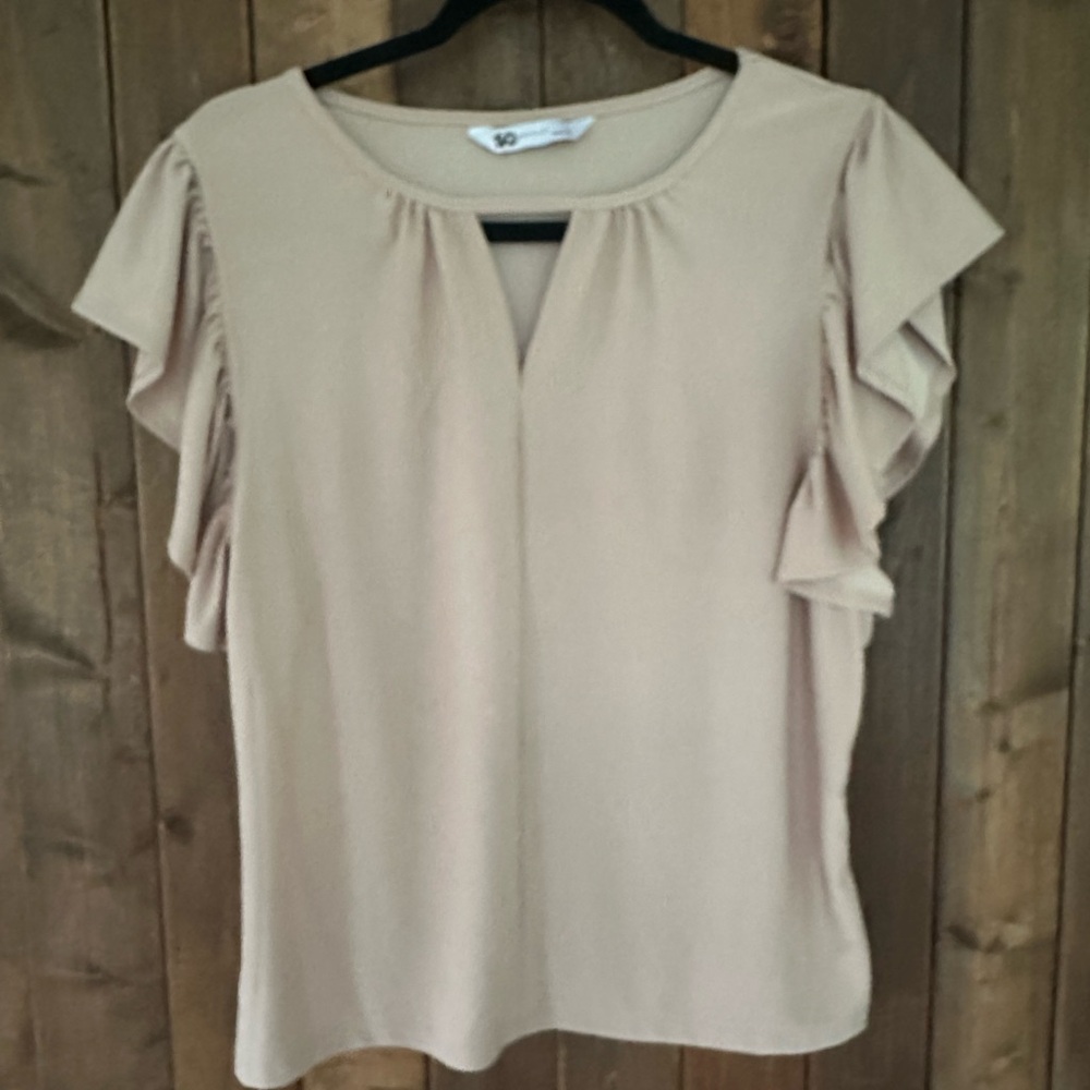 Women's SO fit for life Ruffled Sleeve Top - tan size Large